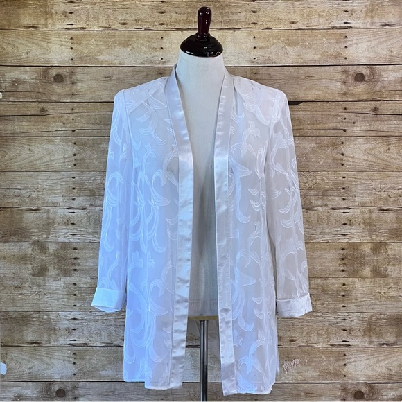 Dana Kay Size 14W White Floral Blouse - Picture 2 of 7